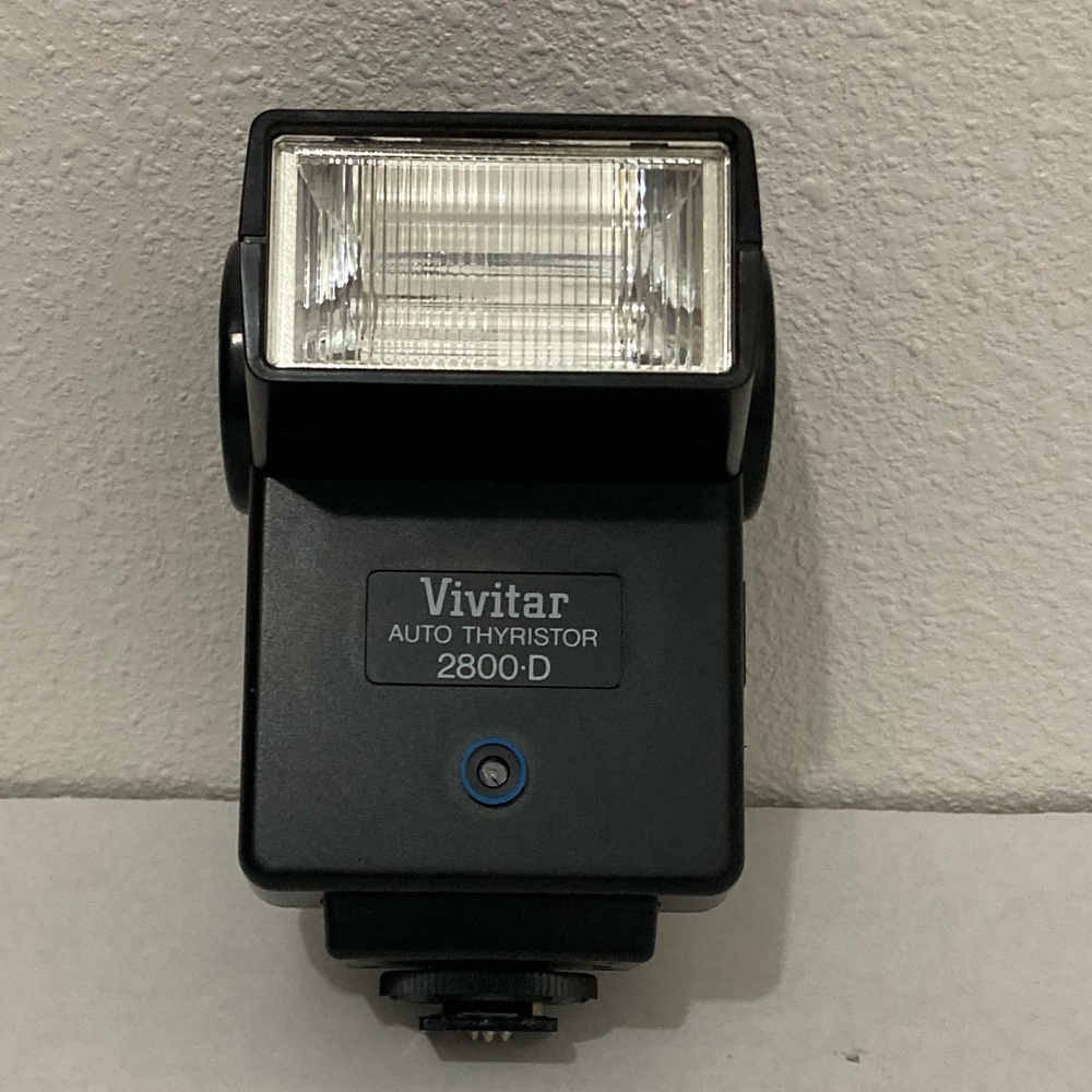 VIVITAR 2800-D AUTO THYRISTOR SHOE MOUNT Flash for Camera.